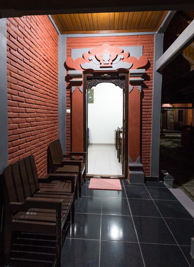 Hotel Lestari Гилиманук Экстерьер фото